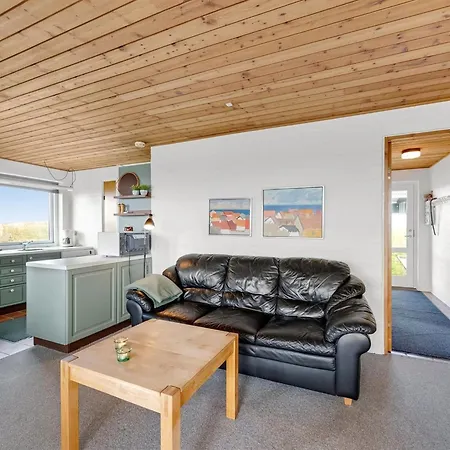 Kirsa - 200m To The Fjord By Interhome *